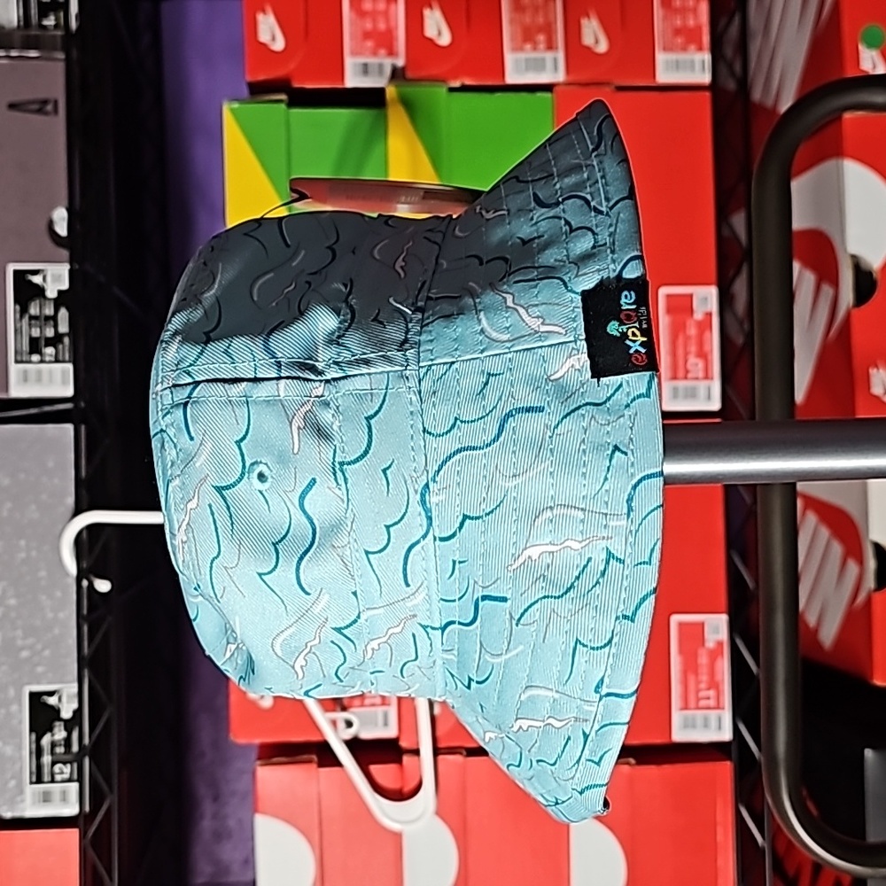 Kids bucket hat.